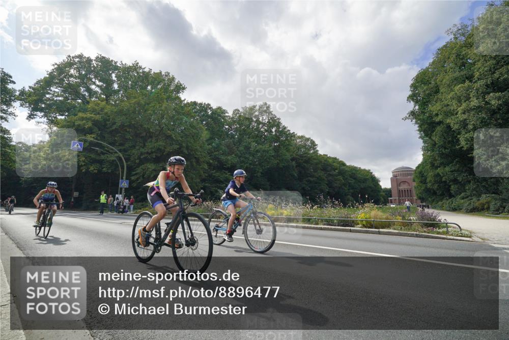 14.09.2025 - Stadtparktriathlon Michael Burmester http://msf.ph/oto/8896477 14.09.2025 14:25:24 Radfahren 1693, 1702, 1707, 1711, 1717, 1729, 1731, 1741, 1759, 1766, 1771, 1774, 1780, 1789, 1864 meine-sportfotos.de