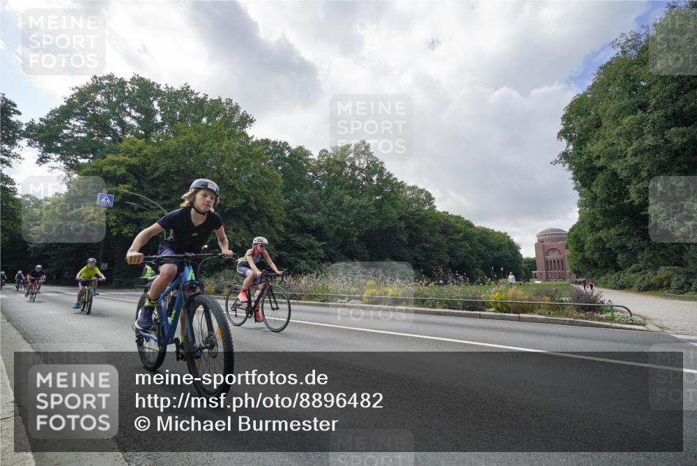 14.09.2025 - Stadtparktriathlon Michael Burmester http://msf.ph/oto/8896482 14.09.2025 14:25:31 Radfahren 1692, 1693, 1707, 1711, 1723, 1724, 1725, 1739, 1741, 1766, 1769, 1771, 1780, 1864 meine-sportfotos.de