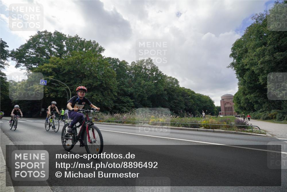 14.09.2025 - Stadtparktriathlon Michael Burmester http://msf.ph/oto/8896492 14.09.2025 14:25:42 Radfahren 1692, 1710, 1724, 1736, 1745, 1753, 1755, 1777, 1783 meine-sportfotos.de
