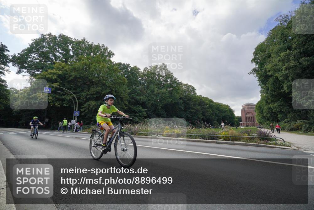 14.09.2025 - Stadtparktriathlon Michael Burmester http://msf.ph/oto/8896499 14.09.2025 14:25:49 Radfahren 1710, 1745, 1755, 1777 meine-sportfotos.de