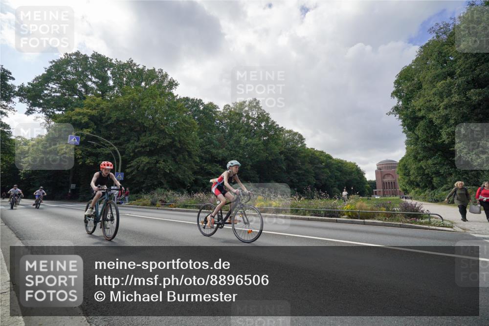 14.09.2025 - Stadtparktriathlon Michael Burmester http://msf.ph/oto/8896506 14.09.2025 14:26:02 Radfahren 1701, 1720, 1740, 1743, 1761, 1765, 1770, 1778, 1786, 1791 meine-sportfotos.de