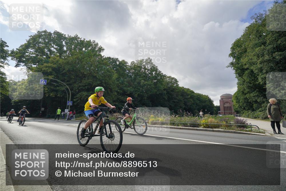 14.09.2025 - Stadtparktriathlon Michael Burmester http://msf.ph/oto/8896513 14.09.2025 14:26:12 Radfahren 1694, 1696, 1699, 1727, 1744, 1747, 1754, 1761, 1765, 1768, 1781 meine-sportfotos.de