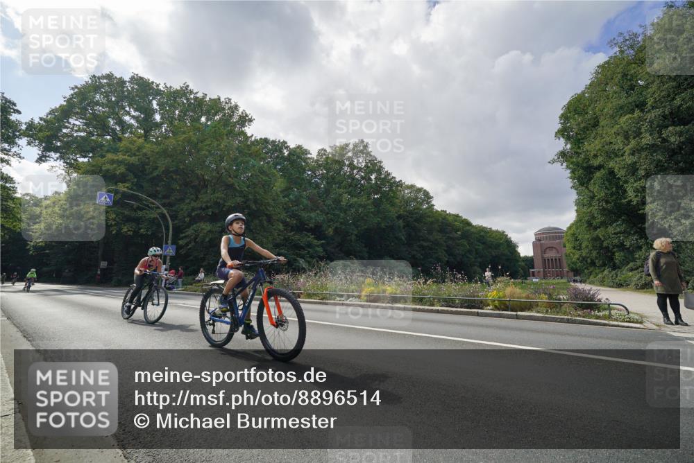 14.09.2025 - Stadtparktriathlon Michael Burmester http://msf.ph/oto/8896514 14.09.2025 14:26:13 Radfahren 1694, 1696, 1699, 1727, 1744, 1747, 1754, 1761, 1765, 1768, 1781 meine-sportfotos.de