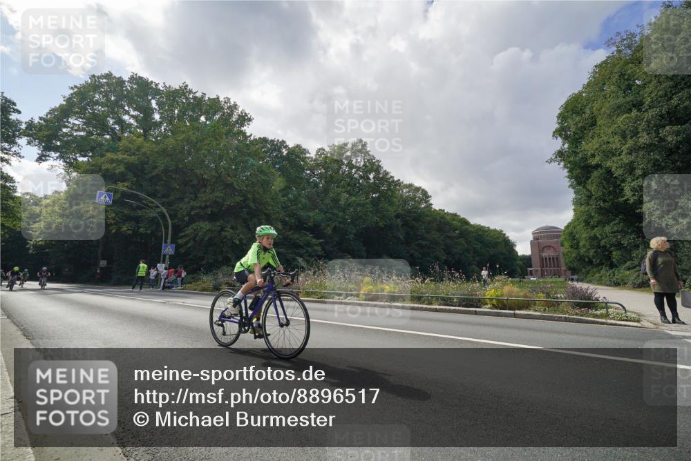 14.09.2025 - Stadtparktriathlon Michael Burmester http://msf.ph/oto/8896517 14.09.2025 14:26:17 Radfahren 1694, 1696, 1698, 1699, 1722, 1727, 1744, 1747, 1754, 1768, 1781, 1865 meine-sportfotos.de