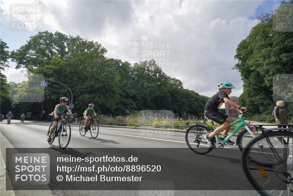 14.09.2025 - Stadtparktriathlon Michael Burmester http://msf.ph/oto/8896520 14.09.2025 14:26:20 Radfahren 1696, 1698, 1699, 1722, 1744, 1754, 1768, 1804, 1865 meine-sportfotos.de