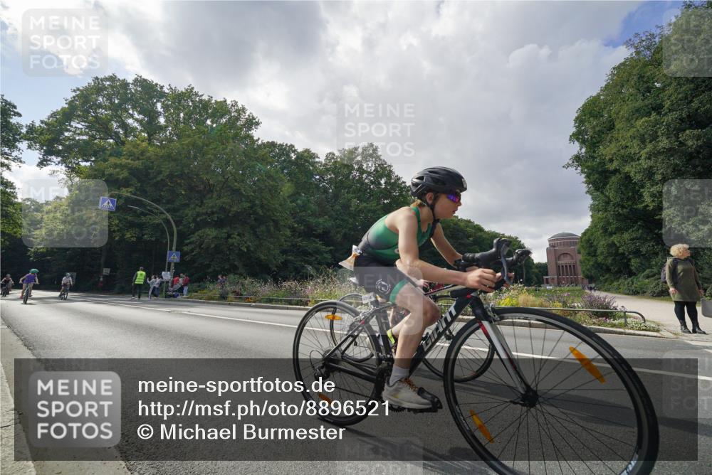 14.09.2025 - Stadtparktriathlon Michael Burmester http://msf.ph/oto/8896521 14.09.2025 14:26:21 Radfahren 1696, 1698, 1699, 1722, 1744, 1754, 1768, 1804, 1865 meine-sportfotos.de