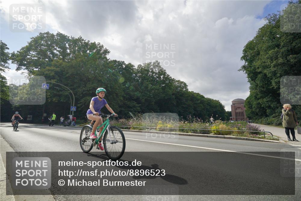 14.09.2025 - Stadtparktriathlon Michael Burmester http://msf.ph/oto/8896523 14.09.2025 14:26:23 Radfahren 1696, 1698, 1699, 1722, 1744, 1754, 1804, 1865 meine-sportfotos.de