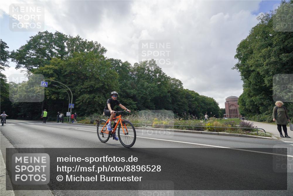 14.09.2025 - Stadtparktriathlon Michael Burmester http://msf.ph/oto/8896528 14.09.2025 14:26:33 Radfahren 1726, 1748, 1751, 1779 meine-sportfotos.de
