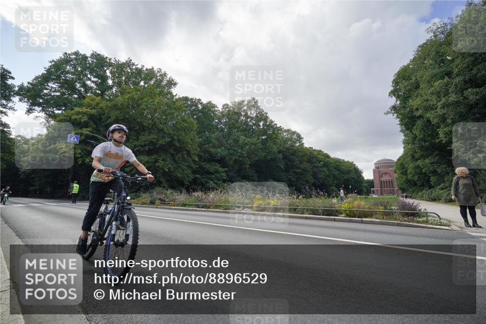 14.09.2025 - Stadtparktriathlon Michael Burmester http://msf.ph/oto/8896529 14.09.2025 14:26:35 Radfahren 1721, 1726, 1748, 1751, 1779 meine-sportfotos.de