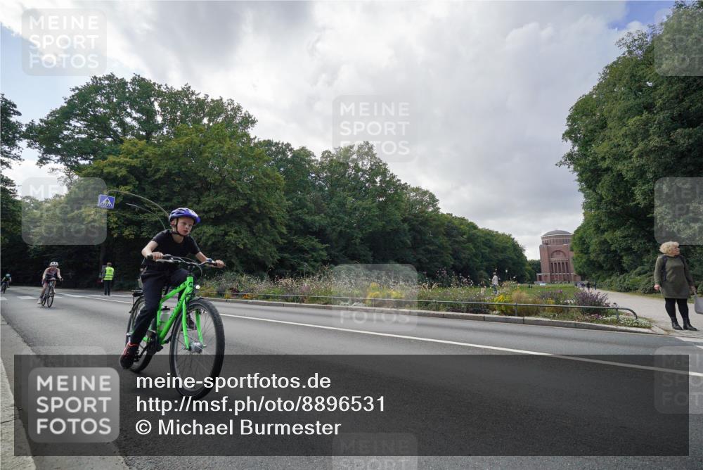 14.09.2025 - Stadtparktriathlon Michael Burmester http://msf.ph/oto/8896531 14.09.2025 14:26:39 Radfahren 1721, 1726, 1748, 1773, 1779 meine-sportfotos.de