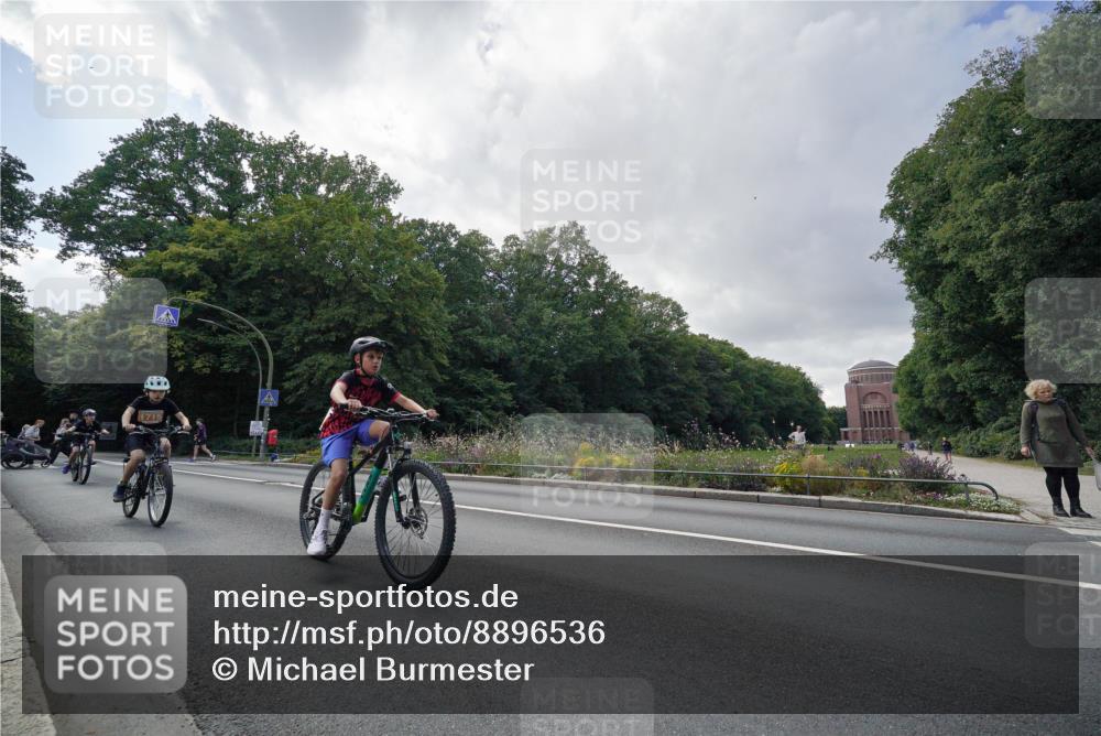 14.09.2025 - Stadtparktriathlon Michael Burmester http://msf.ph/oto/8896536 14.09.2025 14:26:51 Radfahren 1715, 1750, 1757, 1773 meine-sportfotos.de