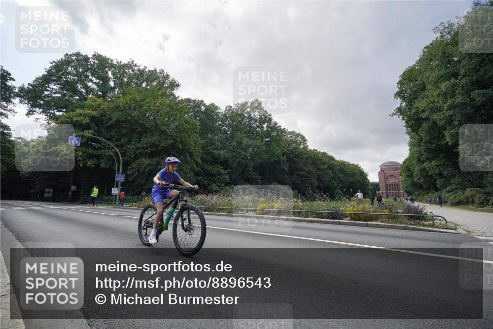 14.09.2025 - Stadtparktriathlon Michael Burmester http://msf.ph/oto/8896543 14.09.2025 14:27:19 Radfahren 1712, 1749 meine-sportfotos.de