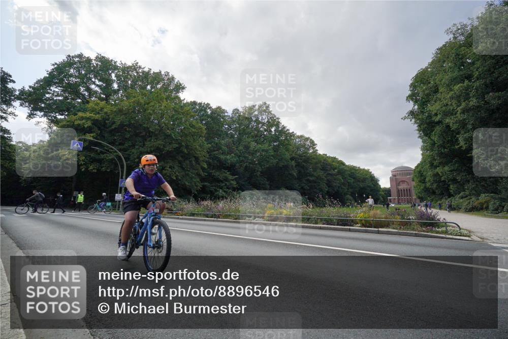 14.09.2025 - Stadtparktriathlon Michael Burmester http://msf.ph/oto/8896546 14.09.2025 14:27:33 Radfahren 1787 meine-sportfotos.de