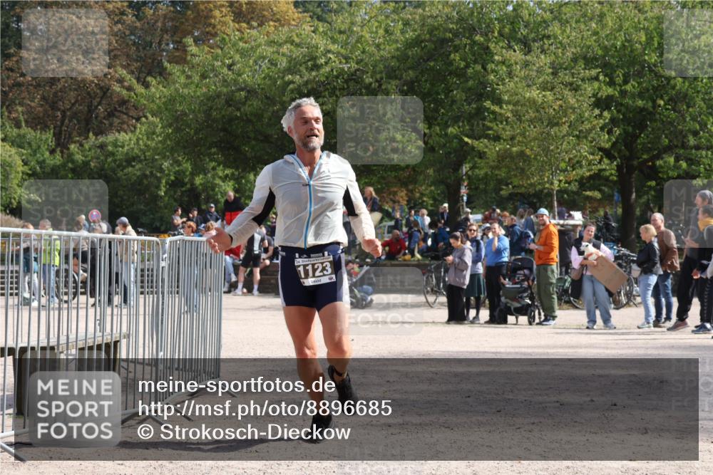 14.09.2025 - Stadtparktriathlon Strokosch-Dieckow http://msf.ph/oto/8896685 14.09.2025 13:00:40 Ziel 1123 meine-sportfotos.de