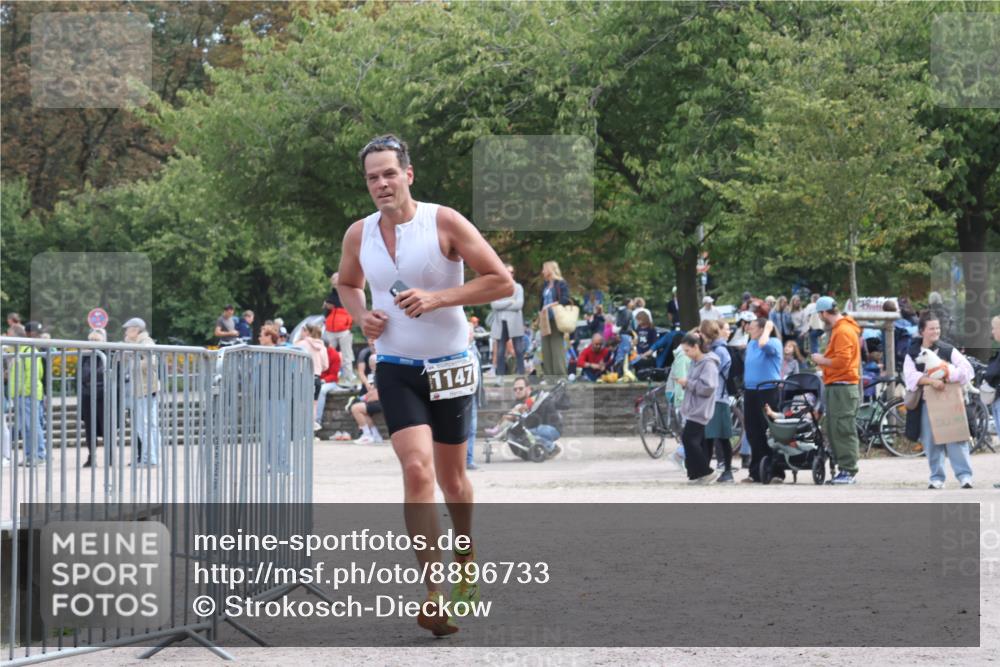 14.09.2025 - Stadtparktriathlon Strokosch-Dieckow http://msf.ph/oto/8896733 14.09.2025 13:02:00 Ziel 1147 meine-sportfotos.de