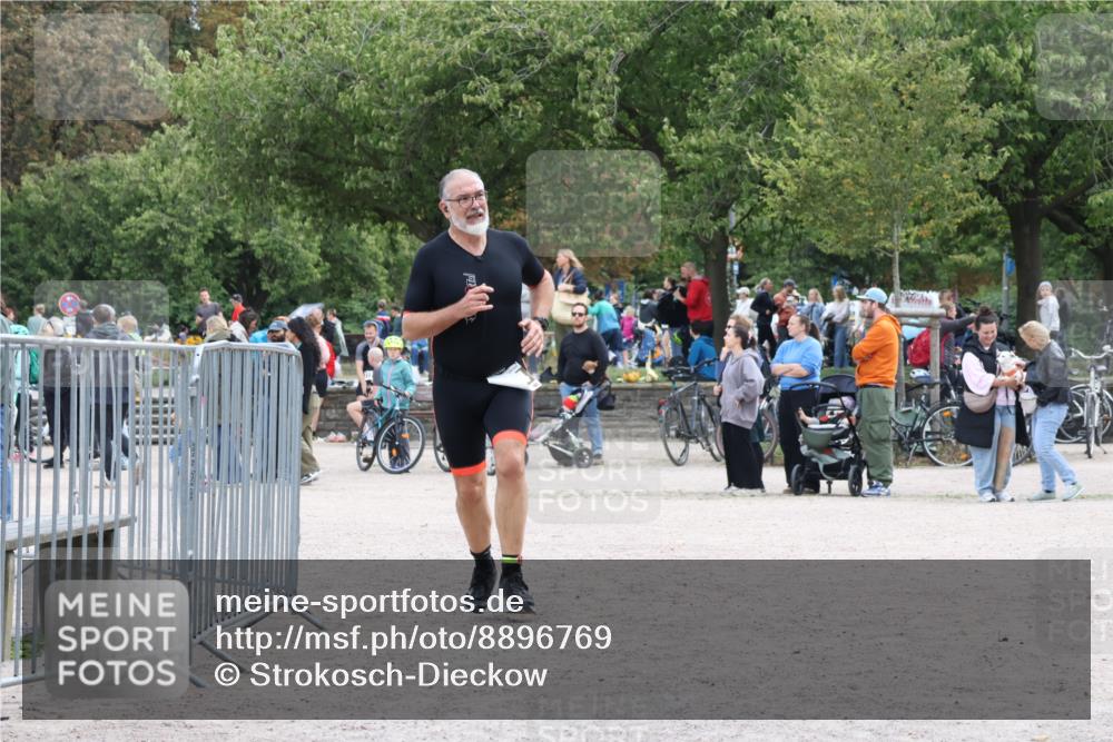 14.09.2025 - Stadtparktriathlon Strokosch-Dieckow http://msf.ph/oto/8896769 14.09.2025 13:04:49 Ziel 1094 meine-sportfotos.de