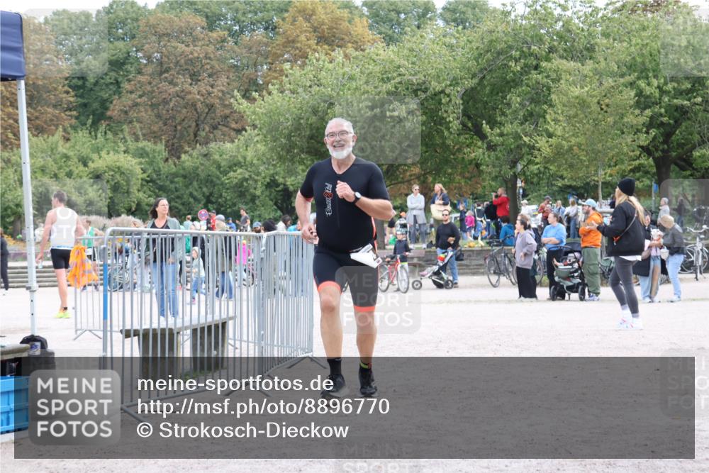 14.09.2025 - Stadtparktriathlon Strokosch-Dieckow http://msf.ph/oto/8896770 14.09.2025 13:04:50 Ziel 1094 meine-sportfotos.de