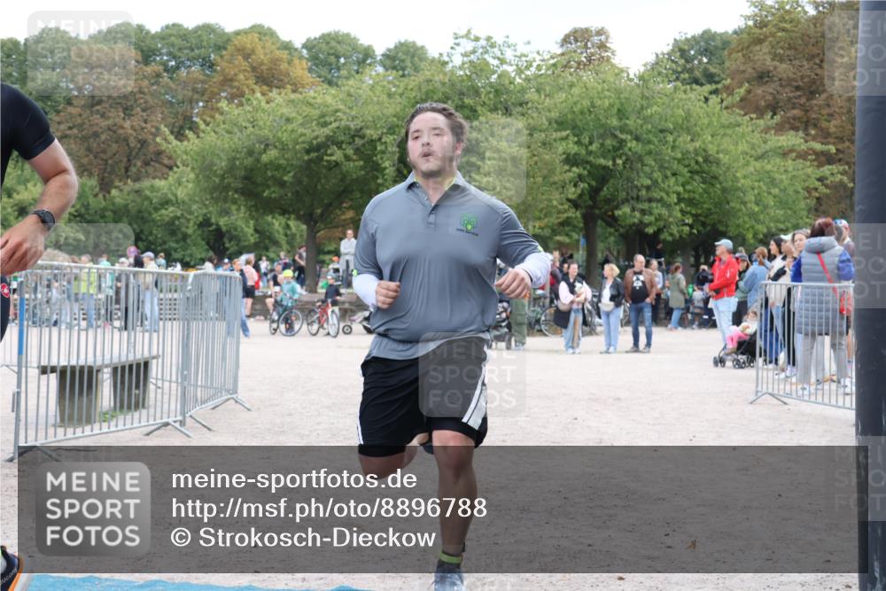 14.09.2025 - Stadtparktriathlon Strokosch-Dieckow http://msf.ph/oto/8896788 14.09.2025 13:05:08 Ziel 1085, 1146 meine-sportfotos.de