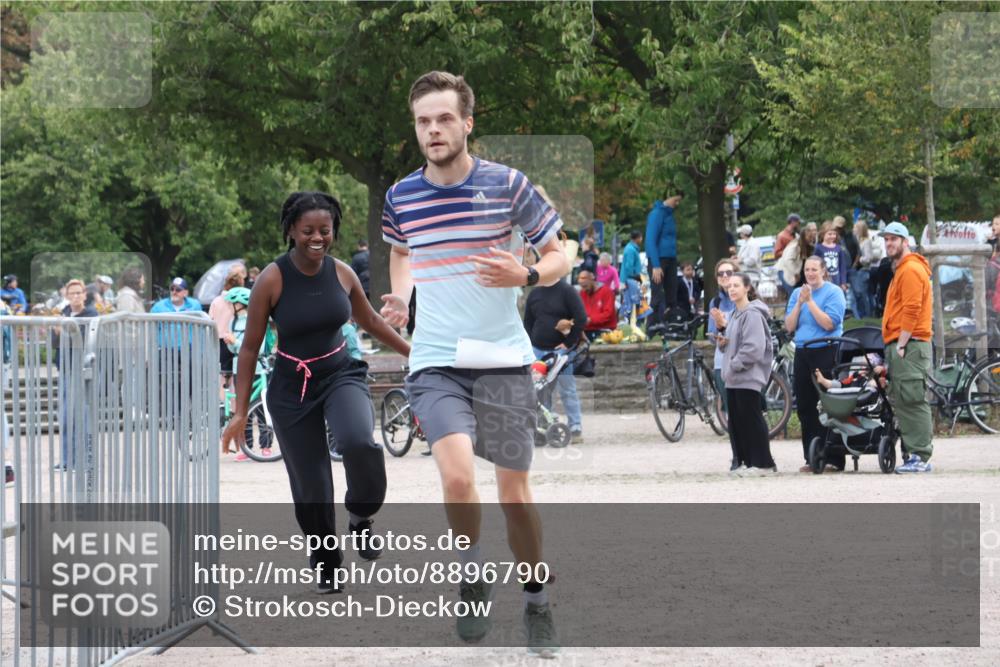 14.09.2025 - Stadtparktriathlon Strokosch-Dieckow http://msf.ph/oto/8896790 14.09.2025 13:05:33 Ziel 924, 1151 meine-sportfotos.de