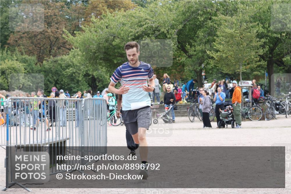 14.09.2025 - Stadtparktriathlon Strokosch-Dieckow http://msf.ph/oto/8896792 14.09.2025 13:05:33 Ziel 924, 1151 meine-sportfotos.de