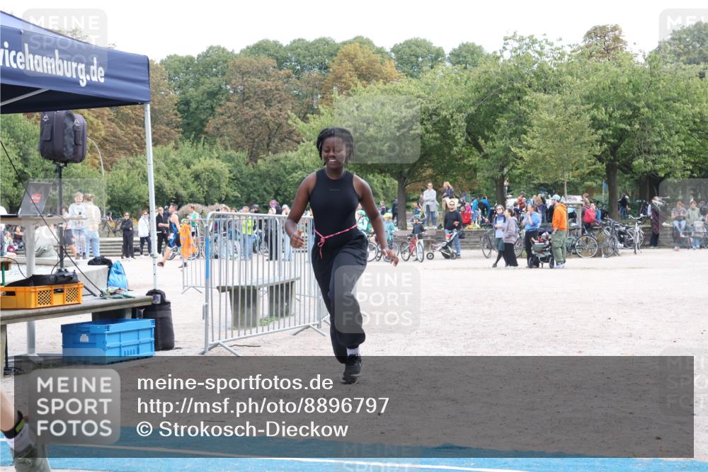 14.09.2025 - Stadtparktriathlon Strokosch-Dieckow http://msf.ph/oto/8896797 14.09.2025 13:05:35 Ziel 924, 1151 meine-sportfotos.de