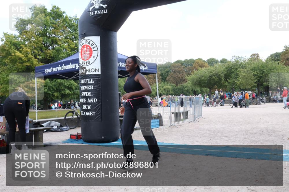 14.09.2025 - Stadtparktriathlon Strokosch-Dieckow http://msf.ph/oto/8896801 14.09.2025 13:05:36 Ziel 924, 1151 meine-sportfotos.de