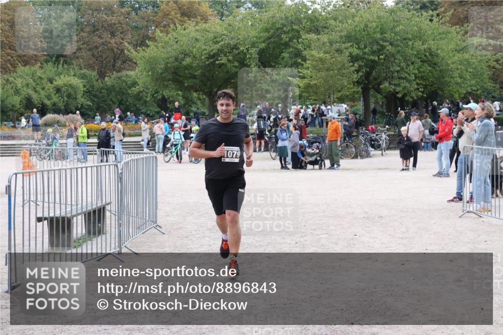 14.09.2025 - Stadtparktriathlon Strokosch-Dieckow http://msf.ph/oto/8896843 14.09.2025 13:09:23 Ziel 1079 meine-sportfotos.de