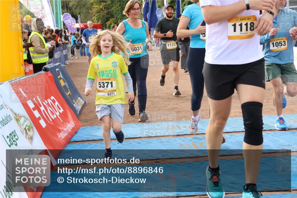 14.09.2025 - Airport Race Strokosch-Dieckow http://msf.ph/oto/8896846 14.09.2025 12:20:27 Ziel 221, 826, 1053, 1118, 1172, 1873, 2009, 2180, 4024, 4050, 4073, 5031, 5358, 5371, 5403, 5414 meine-sportfotos.de