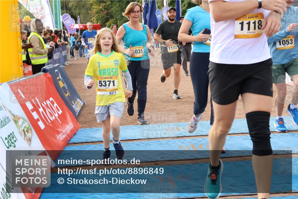 14.09.2025 - Airport Race Strokosch-Dieckow http://msf.ph/oto/8896849 14.09.2025 12:20:27 Ziel 221, 826, 1053, 1118, 1172, 1873, 2009, 2180, 4024, 4050, 4073, 5031, 5358, 5371, 5403, 5414 meine-sportfotos.de