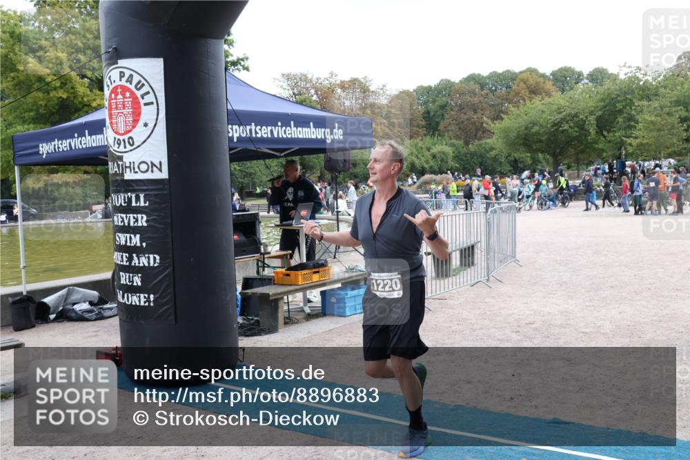 14.09.2025 - Stadtparktriathlon Strokosch-Dieckow http://msf.ph/oto/8896883 14.09.2025 13:10:33 Ziel 1220 meine-sportfotos.de