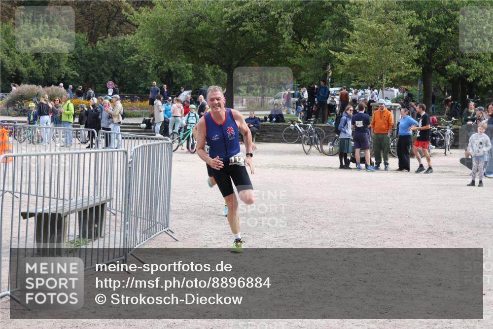 14.09.2025 - Stadtparktriathlon Strokosch-Dieckow http://msf.ph/oto/8896884 14.09.2025 13:11:02 Ziel 1124, 1141 meine-sportfotos.de