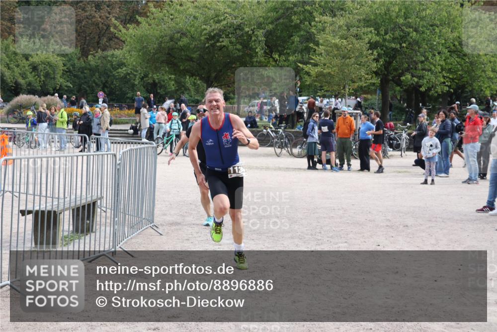 14.09.2025 - Stadtparktriathlon Strokosch-Dieckow http://msf.ph/oto/8896886 14.09.2025 13:11:02 Ziel 1124, 1141 meine-sportfotos.de