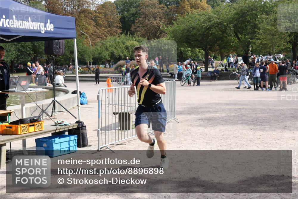 14.09.2025 - Stadtparktriathlon Strokosch-Dieckow http://msf.ph/oto/8896898 14.09.2025 13:11:24 Ziel 1149, 1156 meine-sportfotos.de