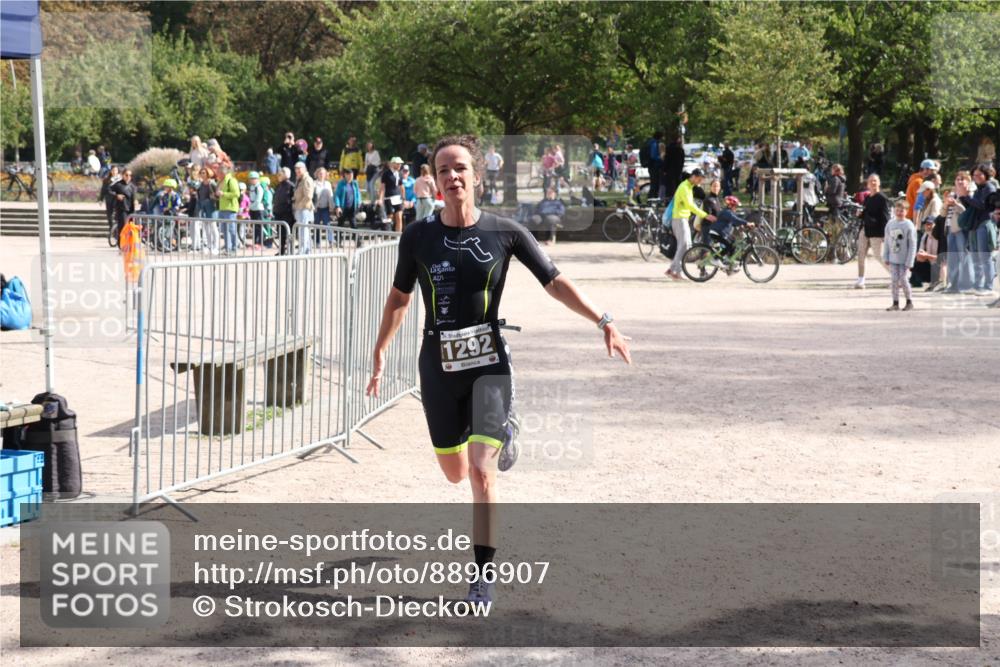 14.09.2025 - Stadtparktriathlon Strokosch-Dieckow http://msf.ph/oto/8896907 14.09.2025 13:12:31 Ziel 1292 meine-sportfotos.de
