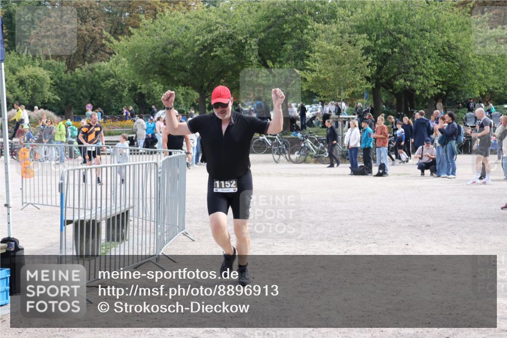 14.09.2025 - Stadtparktriathlon Strokosch-Dieckow http://msf.ph/oto/8896913 14.09.2025 13:13:29 Ziel 1152, 1210, 1214 meine-sportfotos.de