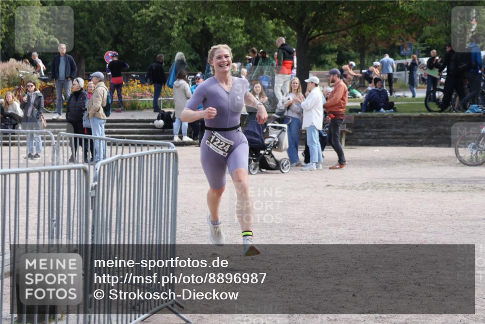 14.09.2025 - Stadtparktriathlon Strokosch-Dieckow http://msf.ph/oto/8896987 14.09.2025 13:19:03 Ziel 1224 meine-sportfotos.de