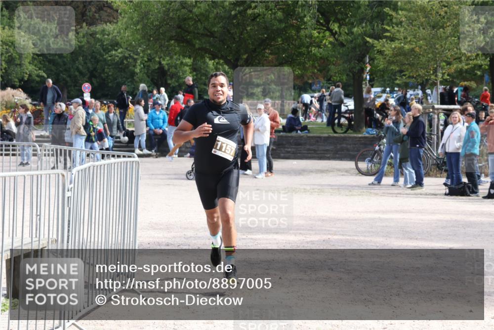 14.09.2025 - Stadtparktriathlon Strokosch-Dieckow http://msf.ph/oto/8897005 14.09.2025 13:19:29 Ziel 1157 meine-sportfotos.de