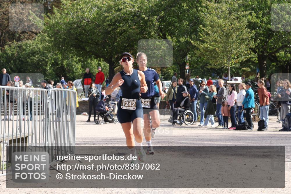 14.09.2025 - Stadtparktriathlon Strokosch-Dieckow http://msf.ph/oto/8897062 14.09.2025 13:25:37 Ziel 1242, 1244 meine-sportfotos.de