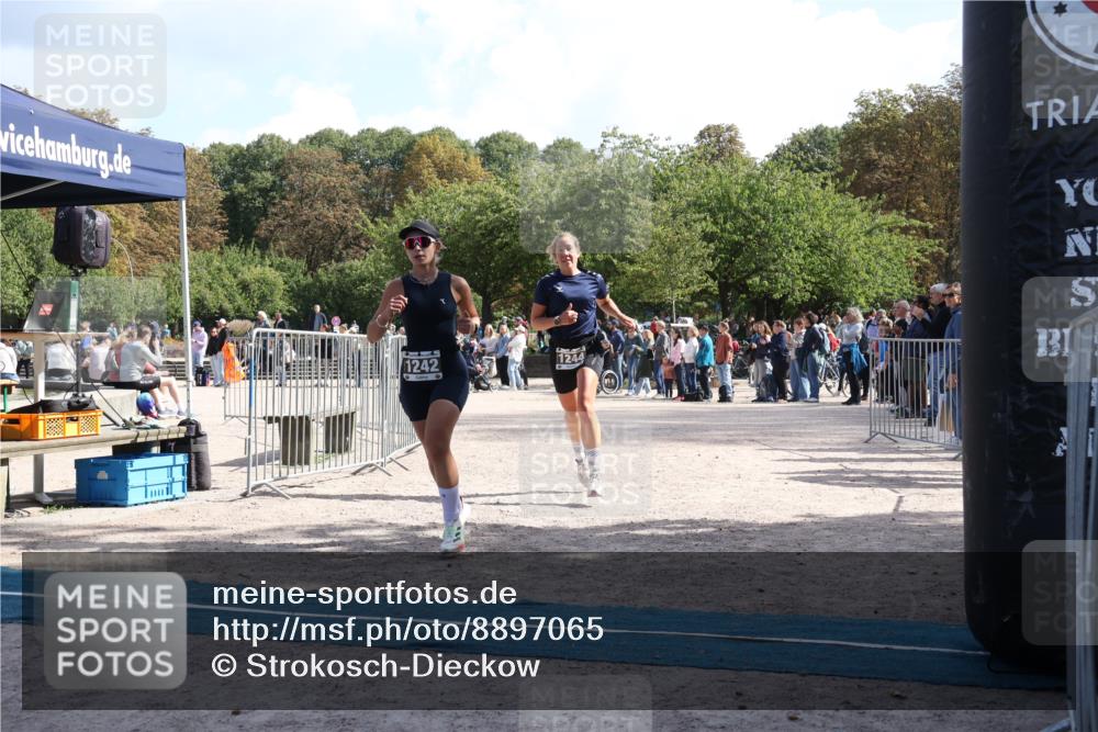 14.09.2025 - Stadtparktriathlon Strokosch-Dieckow http://msf.ph/oto/8897065 14.09.2025 13:25:39 Ziel 1242, 1244 meine-sportfotos.de