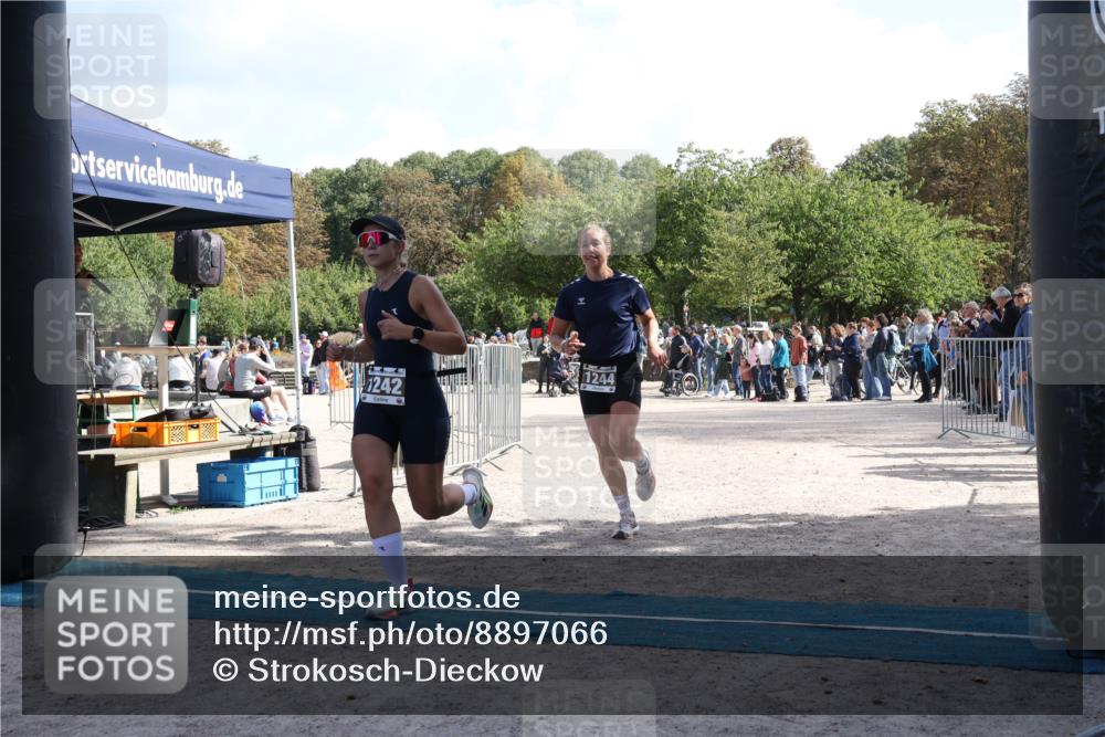 14.09.2025 - Stadtparktriathlon Strokosch-Dieckow http://msf.ph/oto/8897066 14.09.2025 13:25:39 Ziel 1242, 1244 meine-sportfotos.de