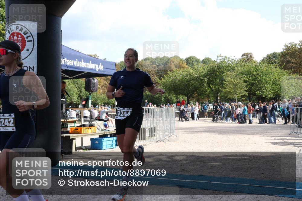 14.09.2025 - Stadtparktriathlon Strokosch-Dieckow http://msf.ph/oto/8897069 14.09.2025 13:25:40 Ziel 1242, 1244 meine-sportfotos.de