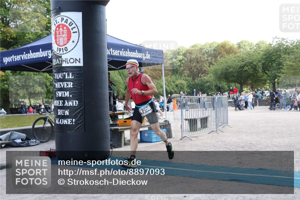14.09.2025 - Stadtparktriathlon Strokosch-Dieckow http://msf.ph/oto/8897093 14.09.2025 13:26:08 Ziel 1208, 1382, 1417 meine-sportfotos.de