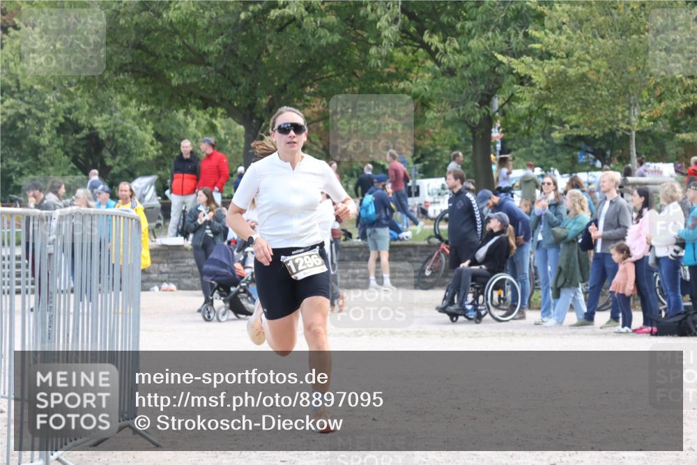 14.09.2025 - Stadtparktriathlon Strokosch-Dieckow http://msf.ph/oto/8897095 14.09.2025 13:26:23 Ziel 1296 meine-sportfotos.de