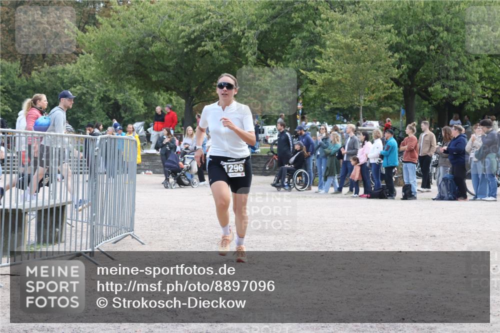 14.09.2025 - Stadtparktriathlon Strokosch-Dieckow http://msf.ph/oto/8897096 14.09.2025 13:26:23 Ziel 1296 meine-sportfotos.de