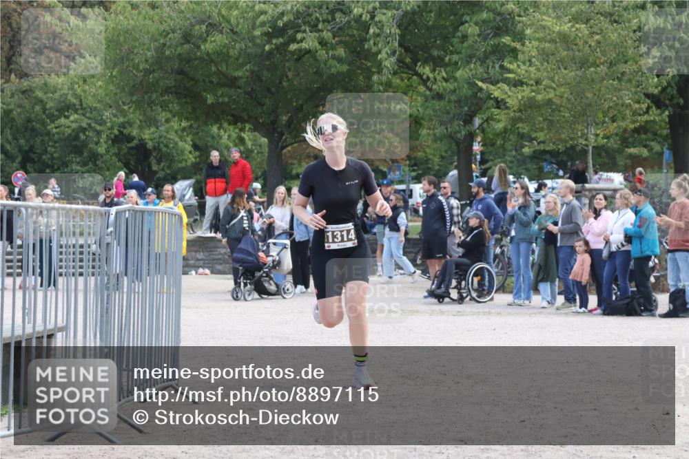 14.09.2025 - Stadtparktriathlon Strokosch-Dieckow http://msf.ph/oto/8897115 14.09.2025 13:27:02 Ziel 1314 meine-sportfotos.de