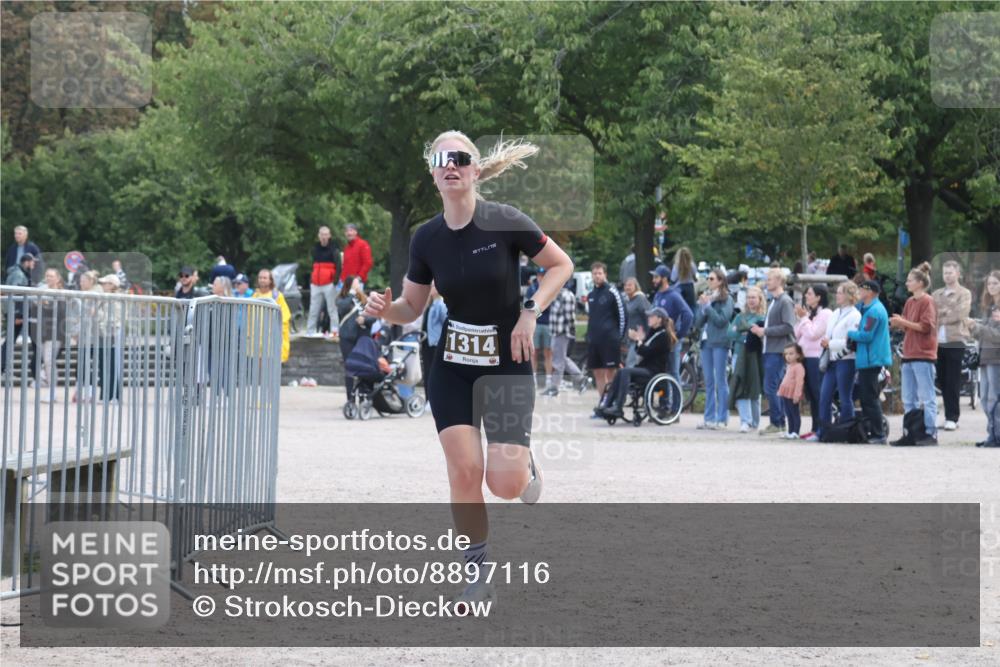 14.09.2025 - Stadtparktriathlon Strokosch-Dieckow http://msf.ph/oto/8897116 14.09.2025 13:27:04 Ziel 1294, 1314 meine-sportfotos.de