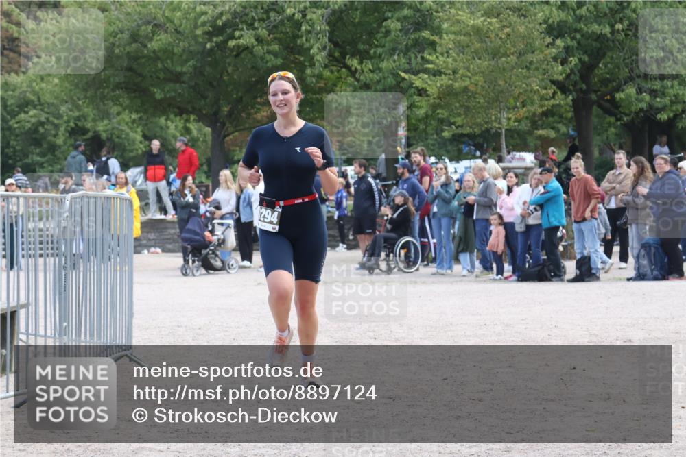 14.09.2025 - Stadtparktriathlon Strokosch-Dieckow http://msf.ph/oto/8897124 14.09.2025 13:27:09 Ziel 1294, 1314 meine-sportfotos.de