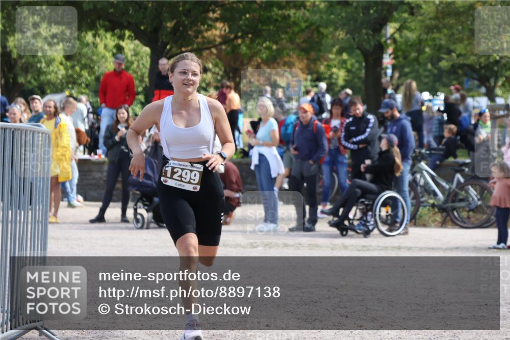 14.09.2025 - Stadtparktriathlon Strokosch-Dieckow http://msf.ph/oto/8897138 14.09.2025 13:28:37 Ziel 1299 meine-sportfotos.de