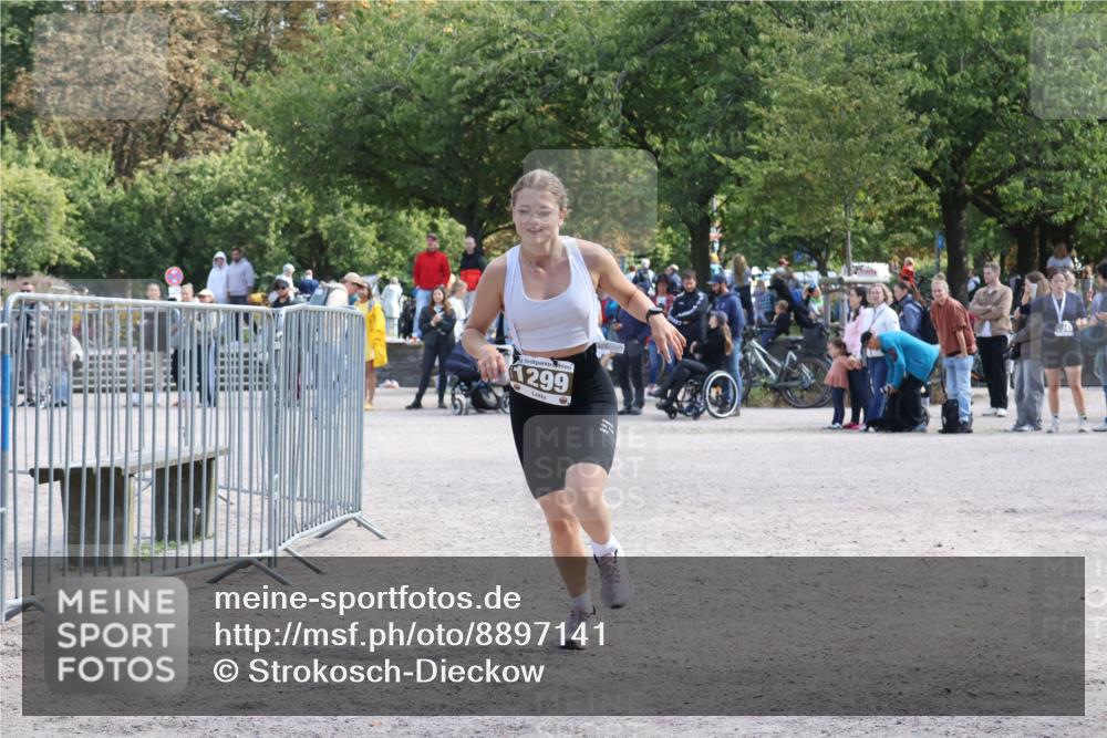 14.09.2025 - Stadtparktriathlon Strokosch-Dieckow http://msf.ph/oto/8897141 14.09.2025 13:28:39 Ziel 1299 meine-sportfotos.de