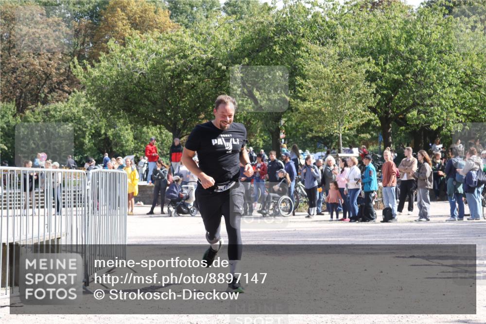 14.09.2025 - Stadtparktriathlon Strokosch-Dieckow http://msf.ph/oto/8897147 14.09.2025 13:29:34 Ziel 1055 meine-sportfotos.de